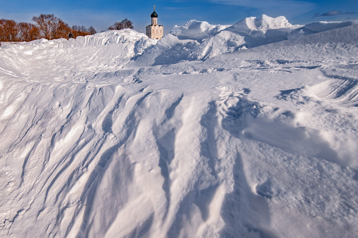 Пока одни не выходят лишний раз на улицу из-за морозов, другие спешат ему навстречу, чтобы снять настоящую русскую зиму. И кадры получаются просто волшебными: от дуги из пара на закате до покрывшейся инеем телевышки. «Ключ-Медиа» собрал самые красивые снимки.