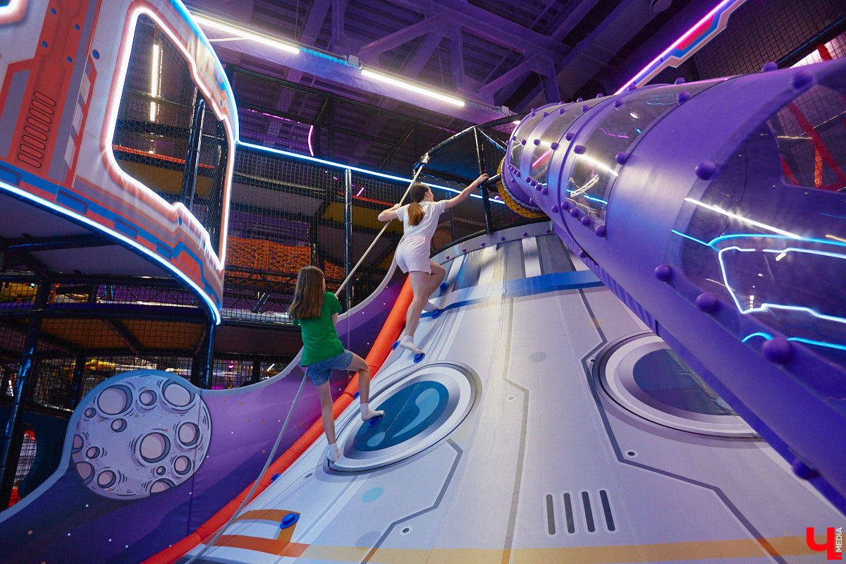 Пока за окном лежат сугробы, самое время подумать... Нет, не о весне, а о детских выпускных в конце мая! Как устроить для ребят праздник, который понравится и запомнится каждому? Какую еду заказать? И где взять украшения? Ответы на все эти вопросы знают в Активити-Парке «Полярис».