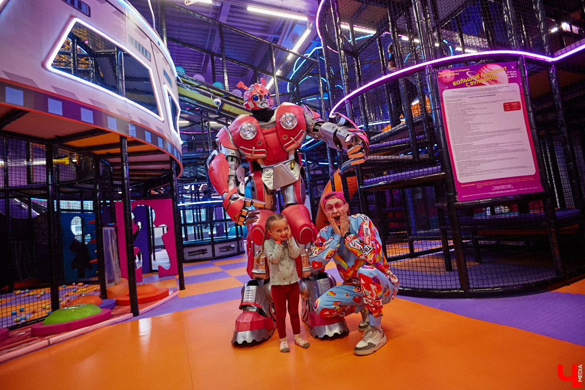 Пока за окном лежат сугробы, самое время подумать... Нет, не о весне, а о детских выпускных в конце мая! Как устроить для ребят праздник, который понравится и запомнится каждому? Какую еду заказать? И где взять украшения? Ответы на все эти вопросы знают в Активити-Парке «Полярис».