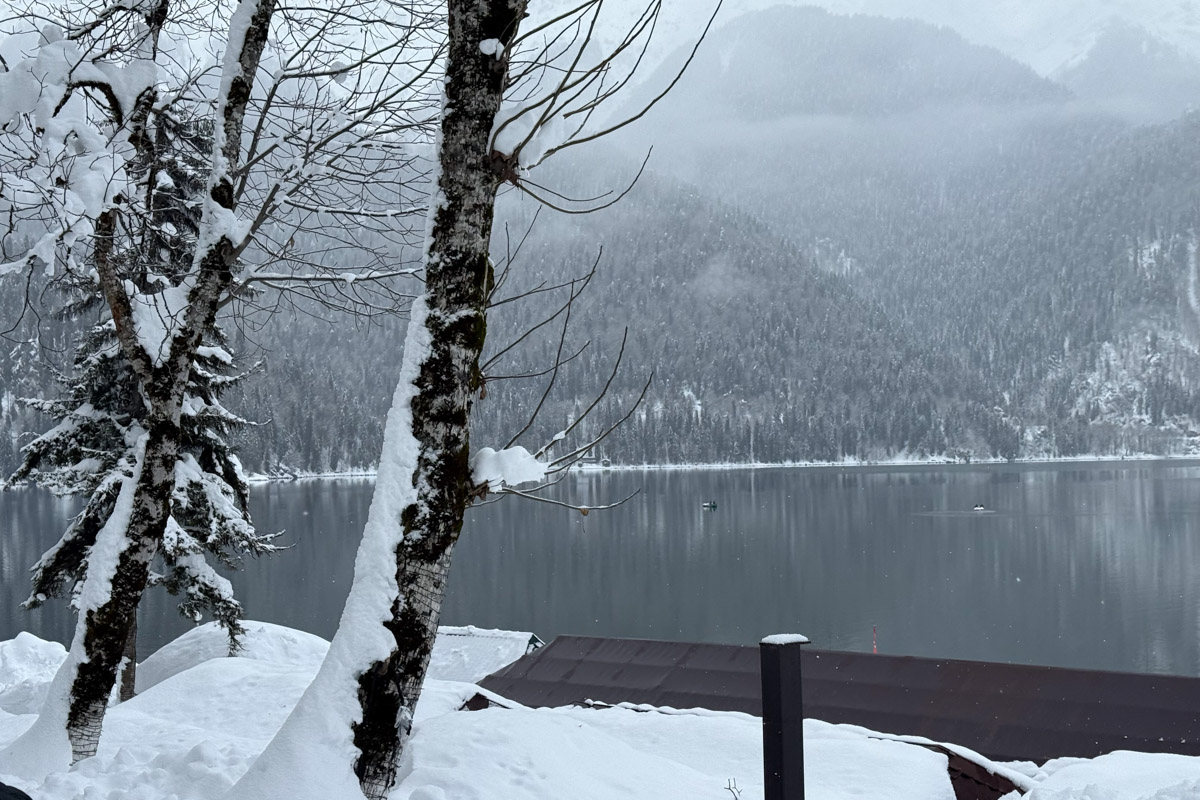 Существует стереотип, будто Абхазия застряла в далеком прошлом. Однако, как известно, сойтись в едином мнении сложно. Владимирская танцовщица Ника Мозгалева оказалась в этой стране всего на один день. Удалось ли ей насладиться местным колоритом, девушка рассказала нашему изданию.
