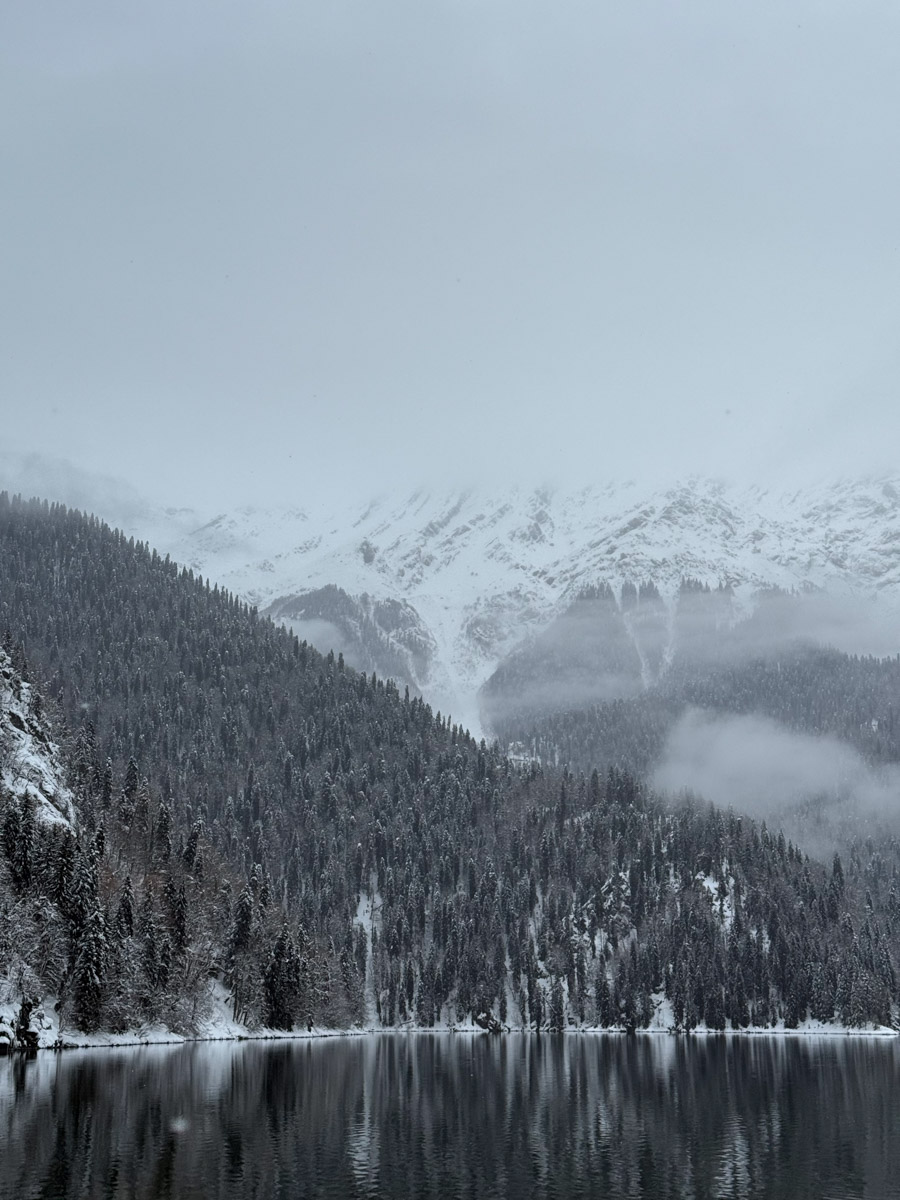 Существует стереотип, будто Абхазия застряла в далеком прошлом. Однако, как известно, сойтись в едином мнении сложно. Владимирская танцовщица Ника Мозгалева оказалась в этой стране всего на один день. Удалось ли ей насладиться местным колоритом, девушка рассказала нашему изданию.