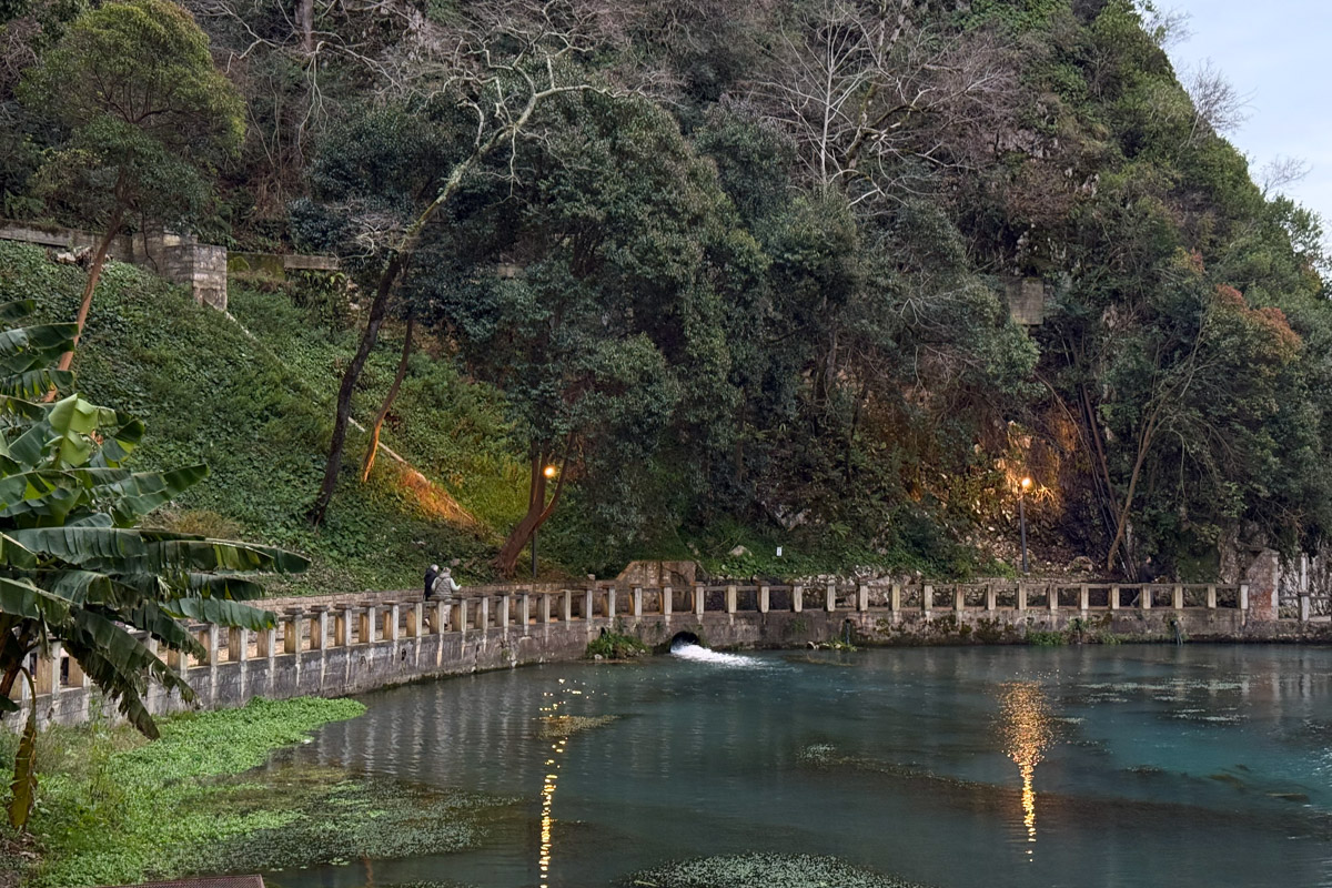 Существует стереотип, будто Абхазия застряла в далеком прошлом. Однако, как известно, сойтись в едином мнении сложно. Владимирская танцовщица Ника Мозгалева оказалась в этой стране всего на один день. Удалось ли ей насладиться местным колоритом, девушка рассказала нашему изданию.