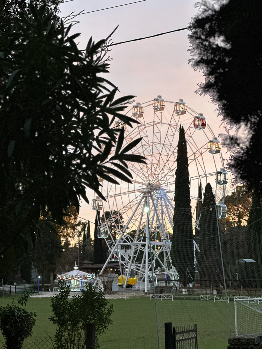 Существует стереотип, будто Абхазия застряла в далеком прошлом. Однако, как известно, сойтись в едином мнении сложно. Владимирская танцовщица Ника Мозгалева оказалась в этой стране всего на один день. Удалось ли ей насладиться местным колоритом, девушка рассказала нашему изданию.
