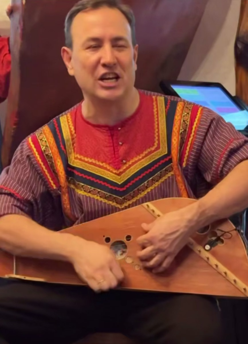 Владимирская область привлекает звезд не только в жаркий сезон, когда все цветет и пахнет, но и в холодное время года. Одни приезжают по делам, другие — в поисках аутентичного туризма. За последние месяцы в городах региона побывали сразу несколько селебрити. «Ключ-Медиа» выяснил, с какой целью они к нам пожаловали.