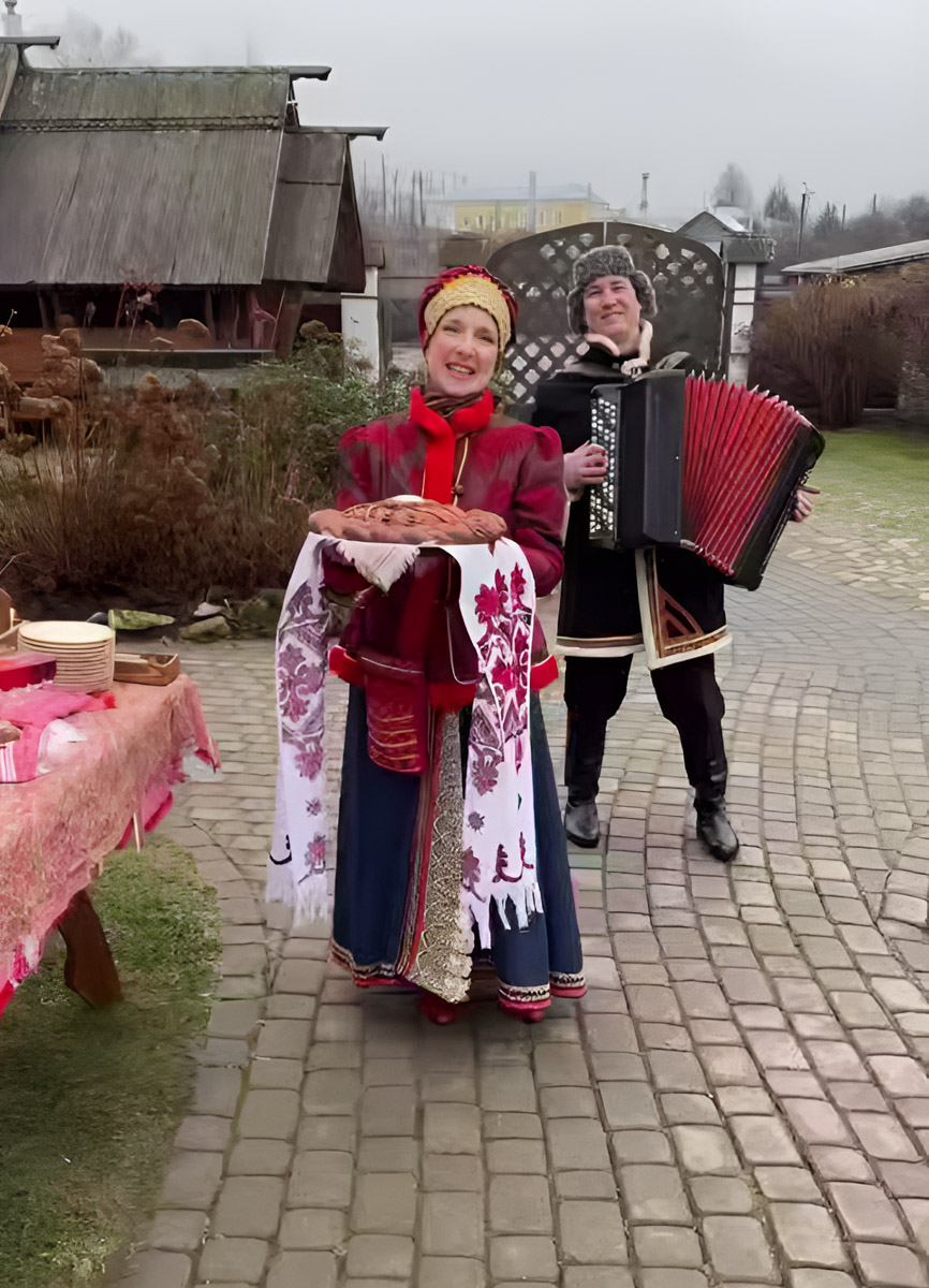 Владимирская область привлекает звезд не только в жаркий сезон, когда все цветет и пахнет, но и в холодное время года. Одни приезжают по делам, другие — в поисках аутентичного туризма. За последние месяцы в городах региона побывали сразу несколько селебрити. «Ключ-Медиа» выяснил, с какой целью они к нам пожаловали.