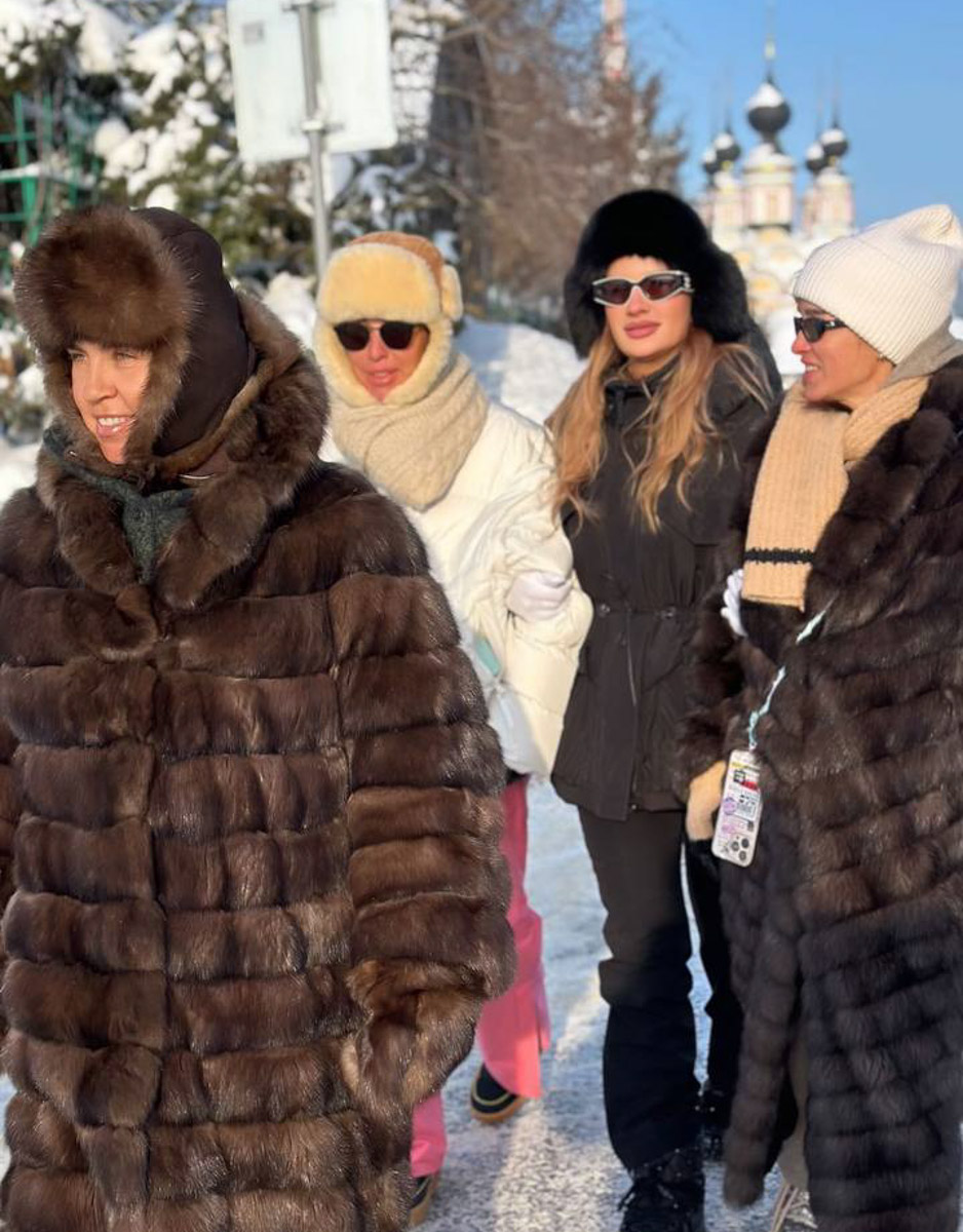 Владимирская область привлекает звезд не только в жаркий сезон, когда все цветет и пахнет, но и в холодное время года. Одни приезжают по делам, другие — в поисках аутентичного туризма. За последние месяцы в городах региона побывали сразу несколько селебрити. «Ключ-Медиа» выяснил, с какой целью они к нам пожаловали.