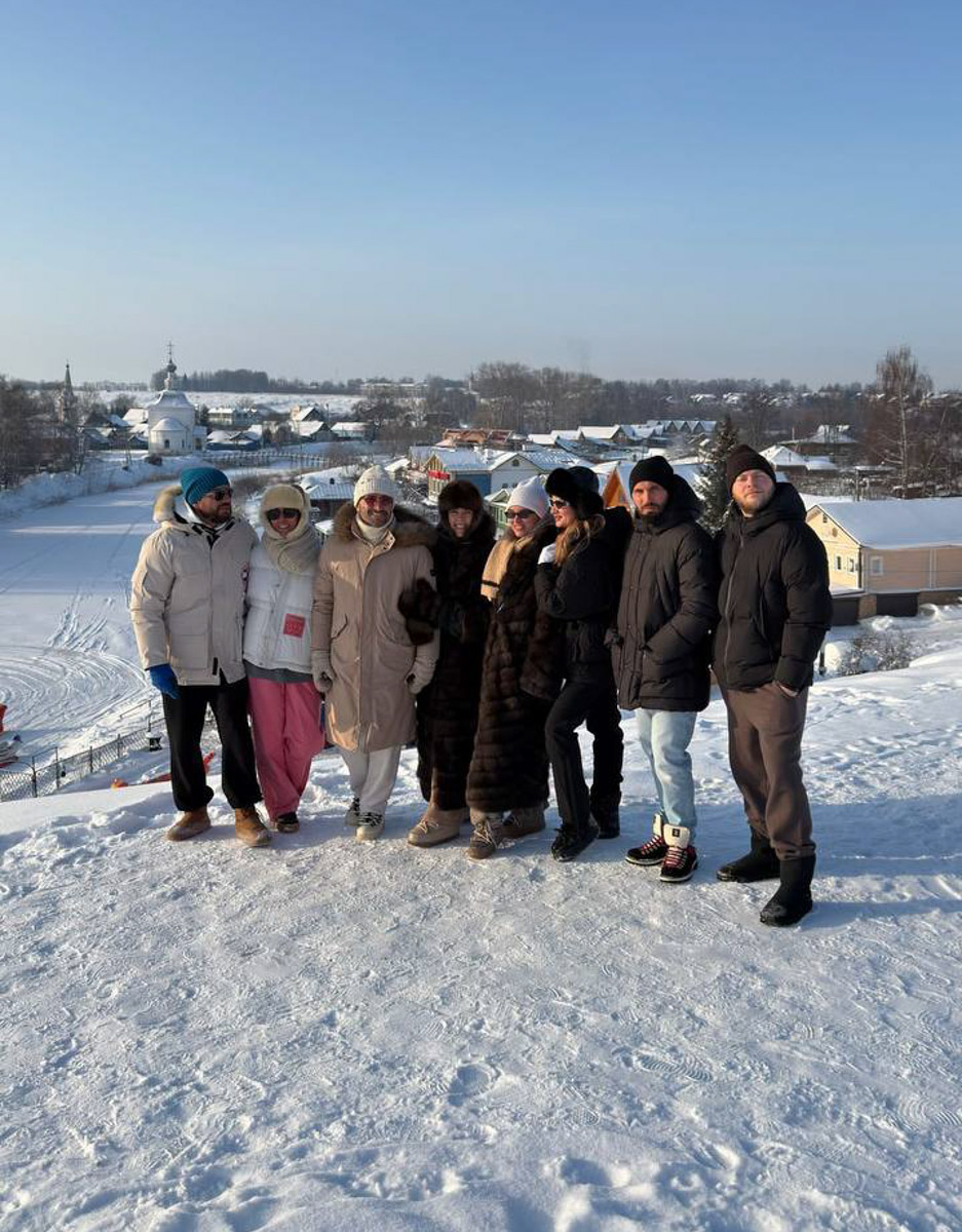 Владимирская область привлекает звезд не только в жаркий сезон, когда все цветет и пахнет, но и в холодное время года. Одни приезжают по делам, другие — в поисках аутентичного туризма. За последние месяцы в городах региона побывали сразу несколько селебрити. «Ключ-Медиа» выяснил, с какой целью они к нам пожаловали.