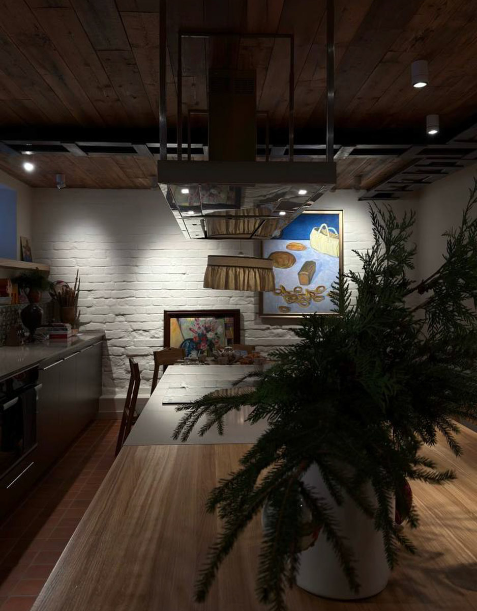 Владимирская область привлекает звезд не только в жаркий сезон, когда все цветет и пахнет, но и в холодное время года. Одни приезжают по делам, другие — в поисках аутентичного туризма. За последние месяцы в городах региона побывали сразу несколько селебрити. «Ключ-Медиа» выяснил, с какой целью они к нам пожаловали.