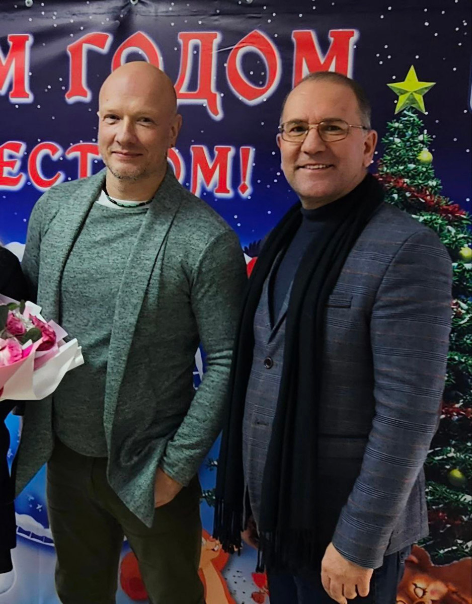 Владимирская область привлекает звезд не только в жаркий сезон, когда все цветет и пахнет, но и в холодное время года. Одни приезжают по делам, другие — в поисках аутентичного туризма. За последние месяцы в городах региона побывали сразу несколько селебрити. «Ключ-Медиа» выяснил, с какой целью они к нам пожаловали.