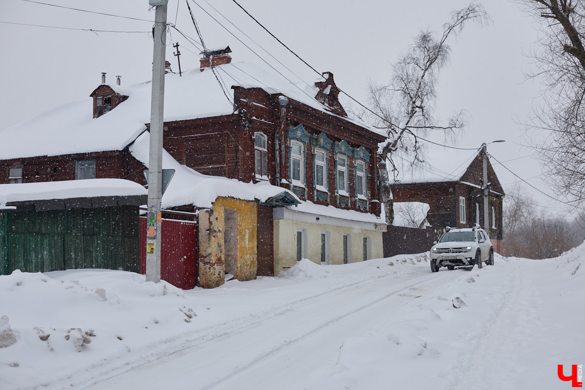 Во Владимире анонсировали создание туристического маршрута от вокзала до филармонии. Пока инициатива звучит многообещающе. Главное, чтобы к мнению жителей прислушались. У них точно найдется что сказать, как убедился «Ключ-Медиа».