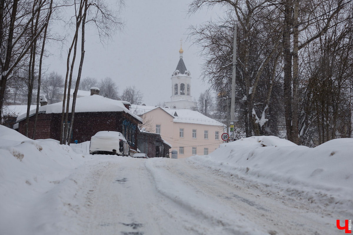 Во Владимире анонсировали создание туристического маршрута от вокзала до филармонии. Пока инициатива звучит многообещающе. Главное, чтобы к мнению жителей прислушались. У них точно найдется что сказать, как убедился «Ключ-Медиа».