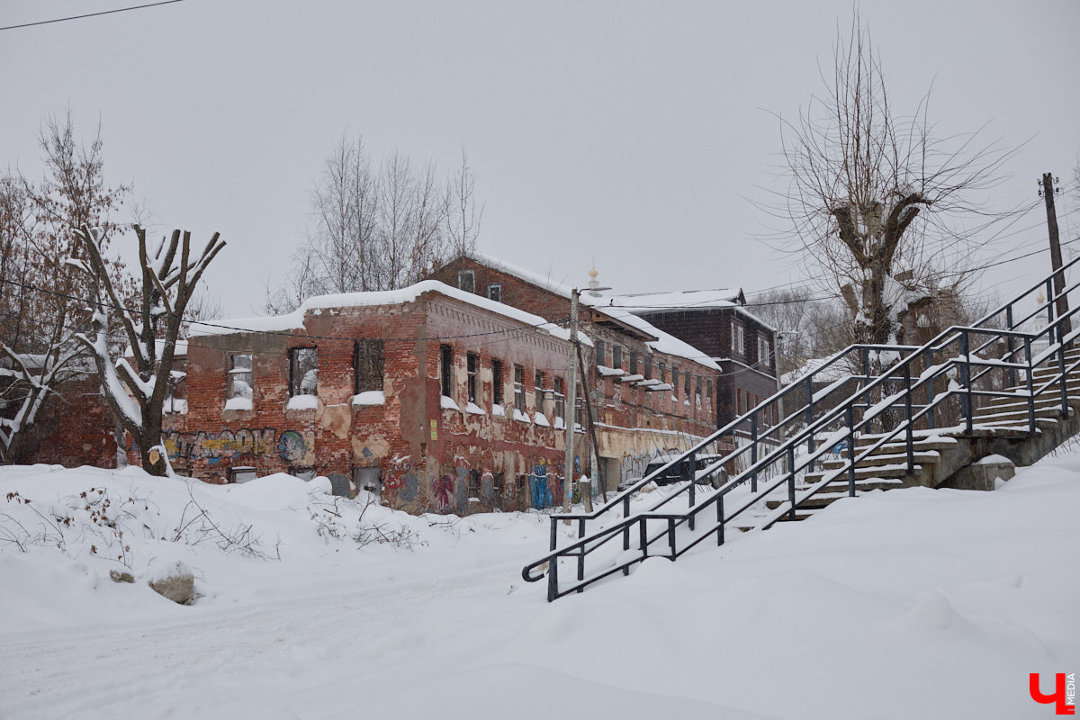 Во Владимире анонсировали создание туристического маршрута от вокзала до филармонии. Пока инициатива звучит многообещающе. Главное, чтобы к мнению жителей прислушались. У них точно найдется что сказать, как убедился «Ключ-Медиа».