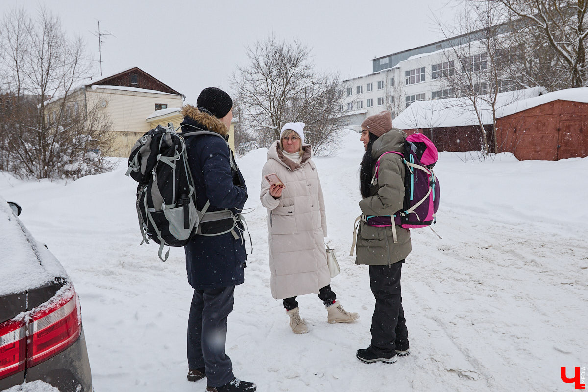 Семейная пара, Паша и Тома, решила пройти пешком 10 тысяч километров от Москвы до Владивостока с остановками по пути. Одной из точек рискованного маршрута стал Владимир. В нашем городе тревел-блогеры пробыли всего два дня, однако «Ключ-Медиа» успел встретиться с путешественниками и узнать все подробности экстремального приключения из первых уст.