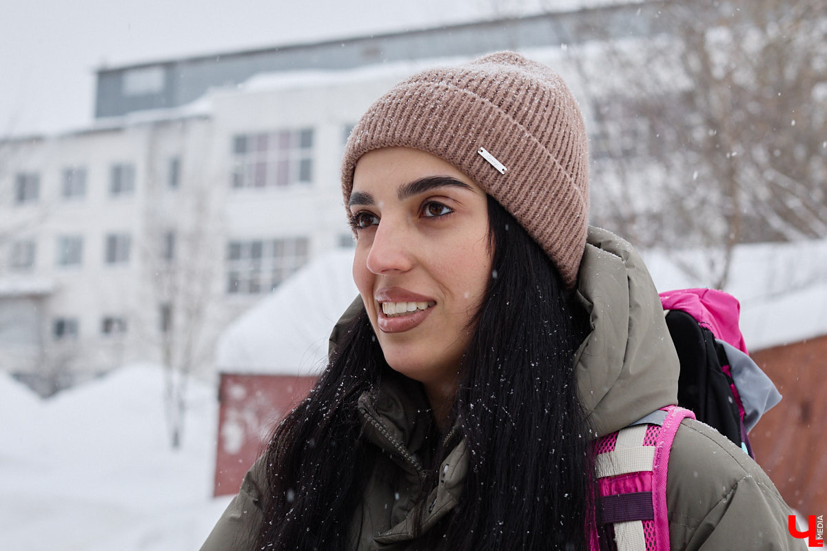 Семейная пара, Паша и Тома, решила пройти пешком 10 тысяч километров от Москвы до Владивостока с остановками по пути. Одной из точек рискованного маршрута стал Владимир. В нашем городе тревел-блогеры пробыли всего два дня, однако «Ключ-Медиа» успел встретиться с путешественниками и узнать все подробности экстремального приключения из первых уст.