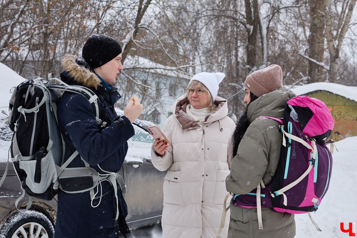 Семейная пара, Паша и Тома, решила пройти пешком 10 тысяч километров от Москвы до Владивостока с остановками по пути. Одной из точек рискованного маршрута стал Владимир. В нашем городе тревел-блогеры пробыли всего два дня, однако «Ключ-Медиа» успел встретиться с путешественниками и узнать все подробности экстремального приключения из первых уст.