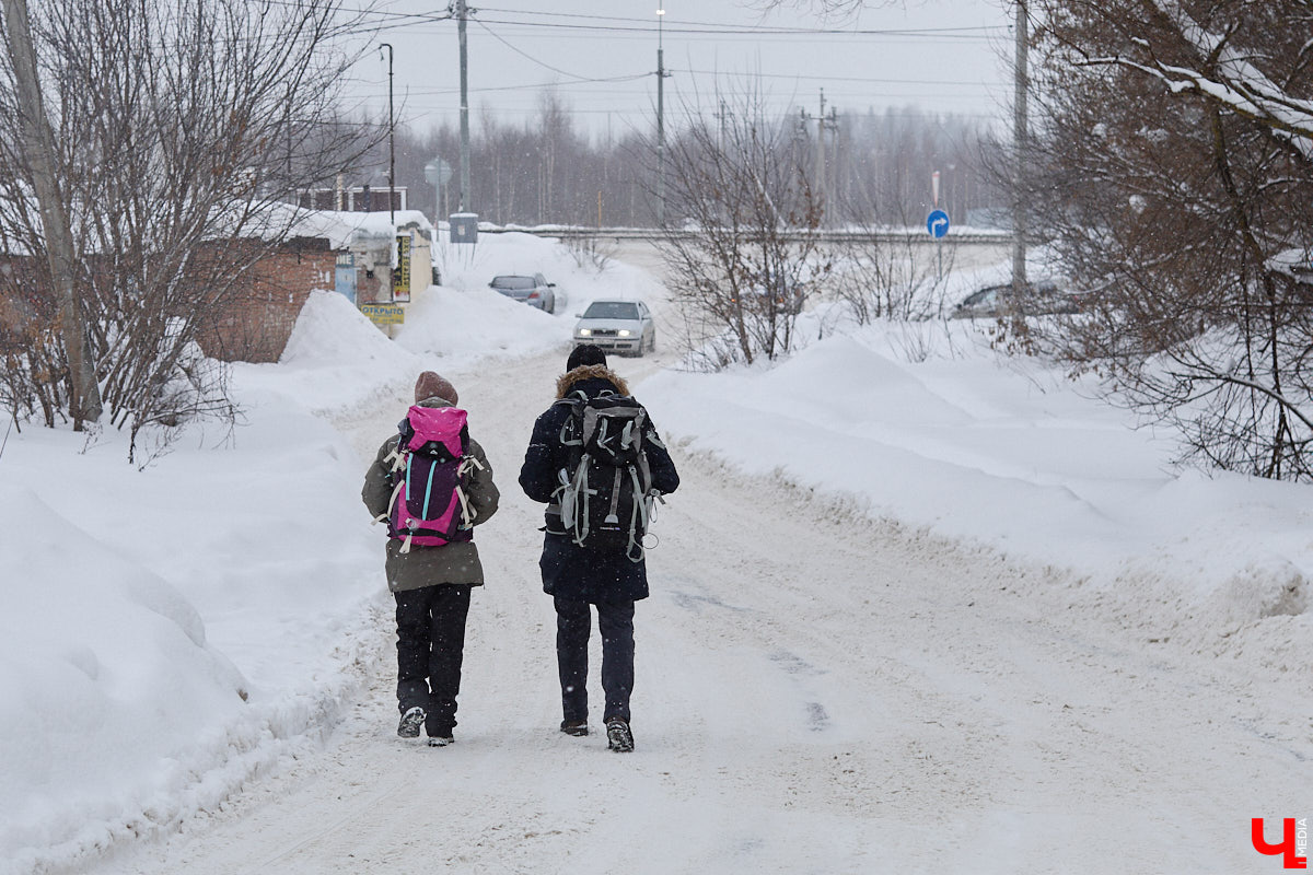 Семейная пара, Паша и Тома, решила пройти пешком 10 тысяч километров от Москвы до Владивостока с остановками по пути. Одной из точек рискованного маршрута стал Владимир. В нашем городе тревел-блогеры пробыли всего два дня, однако «Ключ-Медиа» успел встретиться с путешественниками и узнать все подробности экстремального приключения из первых уст.