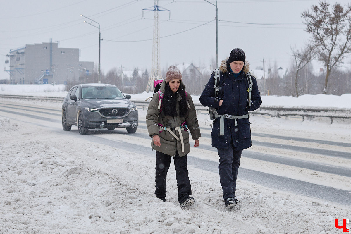 Семейная пара, Паша и Тома, решила пройти пешком 10 тысяч километров от Москвы до Владивостока с остановками по пути. Одной из точек рискованного маршрута стал Владимир. В нашем городе тревел-блогеры пробыли всего два дня, однако «Ключ-Медиа» успел встретиться с путешественниками и узнать все подробности экстремального приключения из первых уст.