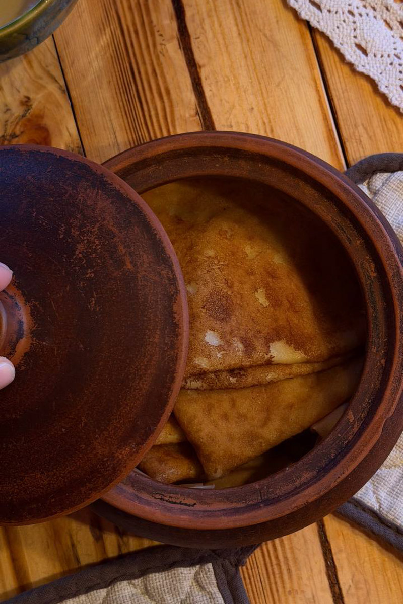 Ходят слухи, что в Суздале можно бюджетно отдохнуть, но Алеся Лещукова из Сочи и ее родная сестра Марина из Москвы решили не экономить. Они приехали в старинный город на три дня, чтобы душа запела, поэтому ни в чем себе не отказывали. Какими вышли эти каникулы по-богатому, узнал «Ключ-Медиа».
