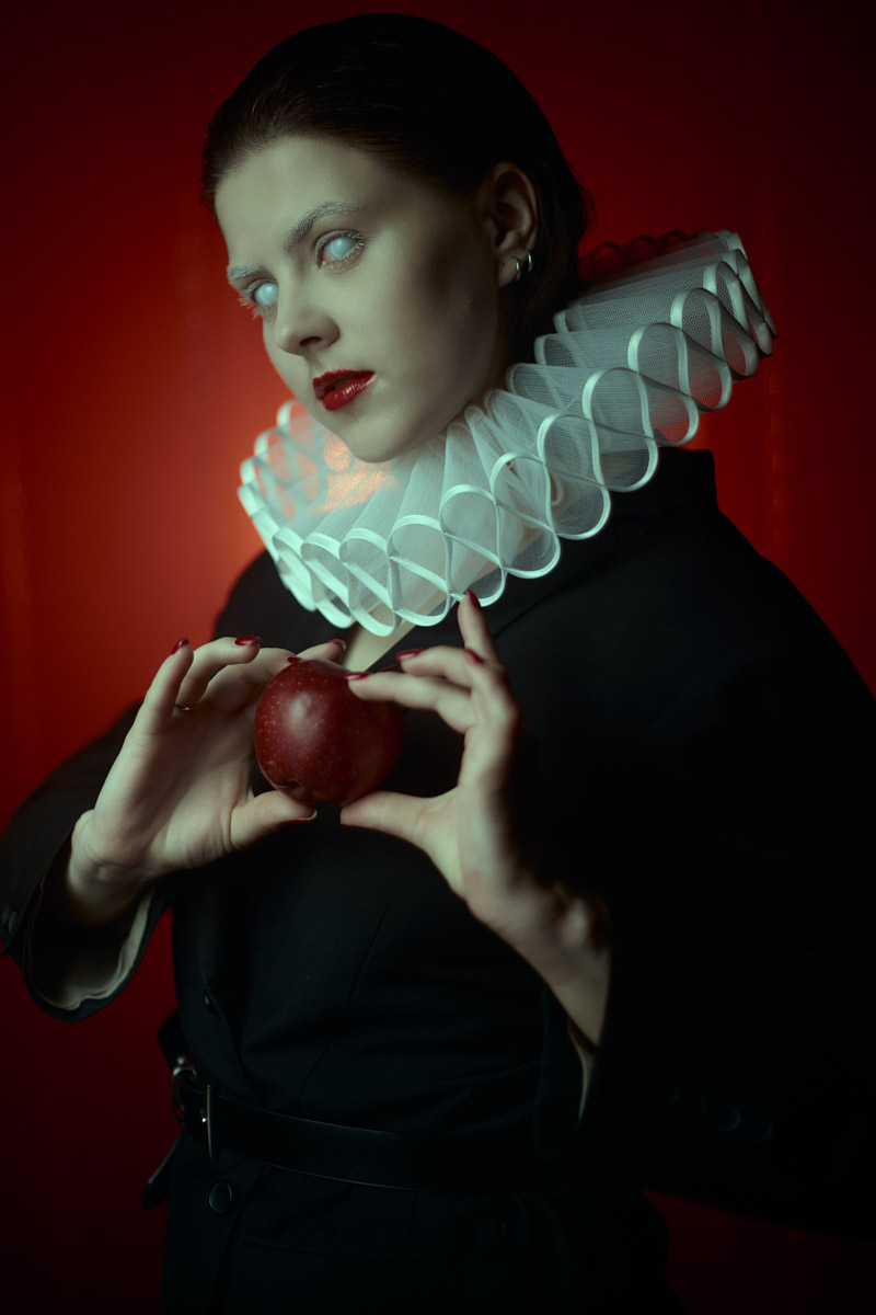 Шар предсказаний Pinterest выдал список трендов на 2026 год. На сей раз никакого минимализма, только яркая индивидуальность, чувственность и когда-то отложенная на дальнюю полку роскошь. Самые интересные тренды уже визуализировали владимирские фотографы, тонко чувствующие настроение публики. Берите на заметку!