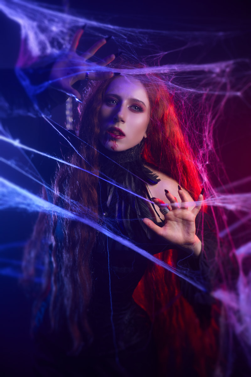 Шар предсказаний Pinterest выдал список трендов на 2026 год. На сей раз никакого минимализма, только яркая индивидуальность, чувственность и когда-то отложенная на дальнюю полку роскошь. Самые интересные тренды уже визуализировали владимирские фотографы, тонко чувствующие настроение публики. Берите на заметку!