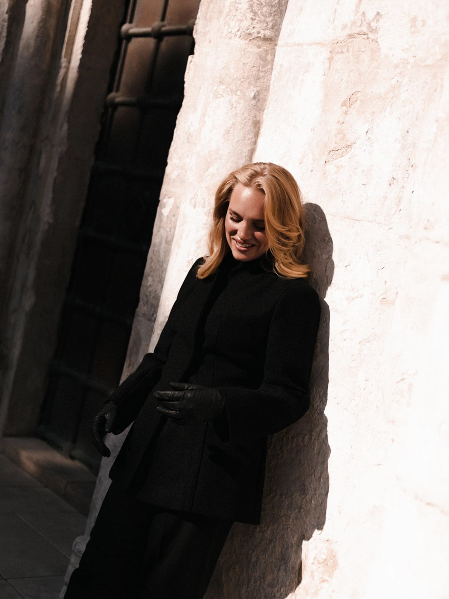 Больше полугода назад звезда сериала «Доктор Преображенский» Ирина Савакова вернулась в родной Суздаль. Последние 14 лет актриса жила и работала в столице, поэтому ее камбэк заинтересовал «Ключ-Медиа». В интервью наша героиня рассказала, связан ли он с разводом и как она устроилась с маленьким ребенком в провинции.