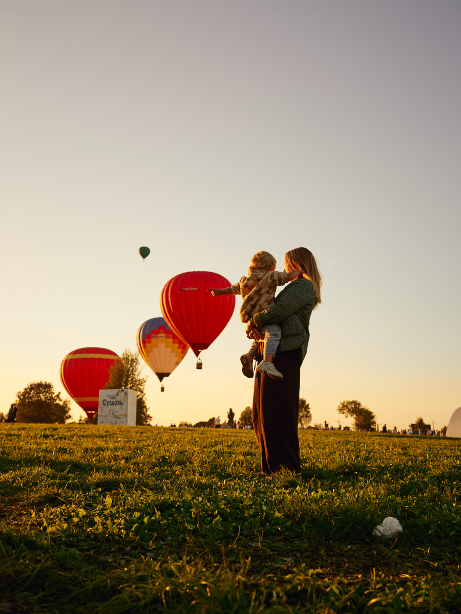 Больше полугода назад звезда сериала «Доктор Преображенский» Ирина Савакова вернулась в родной Суздаль. Последние 14 лет актриса жила и работала в столице, поэтому ее камбэк заинтересовал «Ключ-Медиа». В интервью наша героиня рассказала, связан ли он с разводом и как она устроилась с маленьким ребенком в провинции.