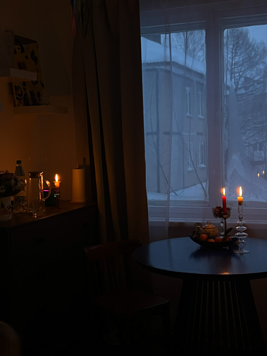 Больше полугода назад звезда сериала «Доктор Преображенский» Ирина Савакова вернулась в родной Суздаль. Последние 14 лет актриса жила и работала в столице, поэтому ее камбэк заинтересовал «Ключ-Медиа». В интервью наша героиня рассказала, связан ли он с разводом и как она устроилась с маленьким ребенком в провинции.