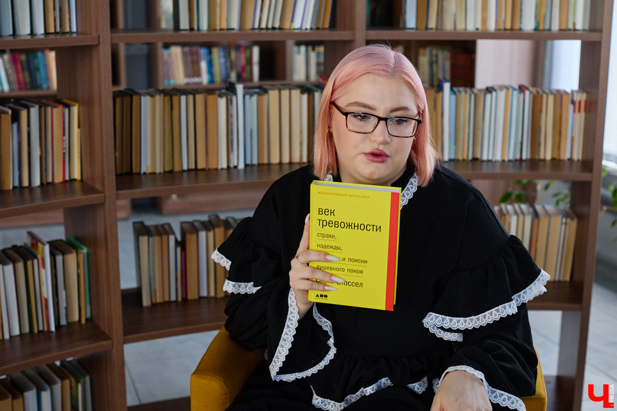 Эвелина Круглова оказалась в ситуации, которой не пожелаешь и врагу. В один момент активная девушка превратилась в затворницу. Украли ее лучшие годы тревожность и панические атаки. Блогер из Владимира не только лишилась возможности заниматься привычными делами, но и получила серьезные побочки из-за огрехов в лечении. В личной беседе она поведала историю, способную коснуться каждого.