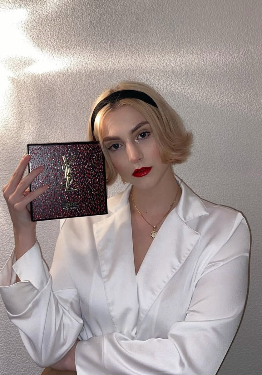 Эвелина Круглова оказалась в ситуации, которой не пожелаешь и врагу. В один момент активная девушка превратилась в затворницу. Украли ее лучшие годы тревожность и панические атаки. Блогер из Владимира не только лишилась возможности заниматься привычными делами, но и получила серьезные побочки из-за огрехов в лечении. В личной беседе она поведала историю, способную коснуться каждого.