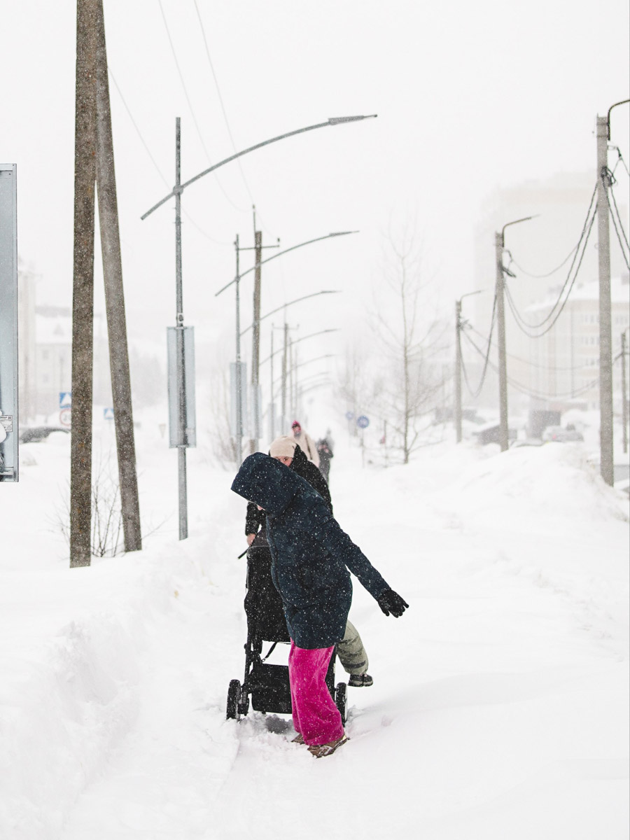 Минувшая и нынешняя зимы выдались аномальными. Но если начало 2025-го запомнилось апрельским вайбом, то старт 2026-го удивил небывалыми сугробами и морозами. Подобная разница не осталась незамеченной — владимирские фотографы поделились с «Ключ-Медиа» сравнительными кадрами двух таких непохожих друг на друга сезонов.