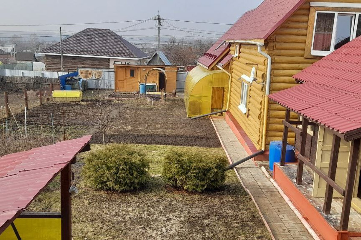 Минувшая и нынешняя зимы выдались аномальными. Но если начало 2025-го запомнилось апрельским вайбом, то старт 2026-го удивил небывалыми сугробами и морозами. Подобная разница не осталась незамеченной — владимирские фотографы поделились с «Ключ-Медиа» сравнительными кадрами двух таких непохожих друг на друга сезонов.