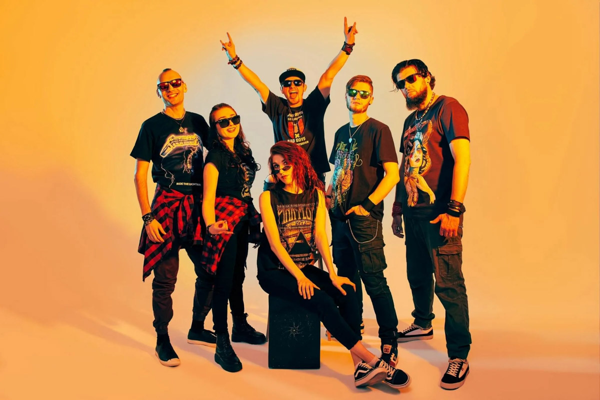 Владимир ждет неделя больших имен! Открывает серию событий Сергей Лазарев: артист представит масштабную программу. Эстафету подхватит звезда «Женского стендапа» Надя Джабраилова. А под занавес недели поностальгируем с группой «Танцы Минус», чьи песни за двадцать лет не растеряли своей актуальности. Выбирайте свой формат и не скучайте дома!