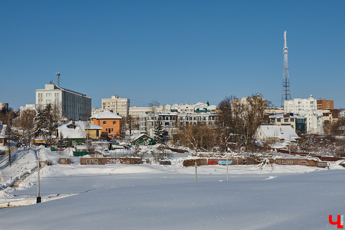 Последний месяц зимы продолжает испытывать нас на прочность. Феноменальные морозы уступят место оттепели. Это грозит не только таянием метровых сугробов, но и ледяным бедствием после того, как лужи снова замерзнут.