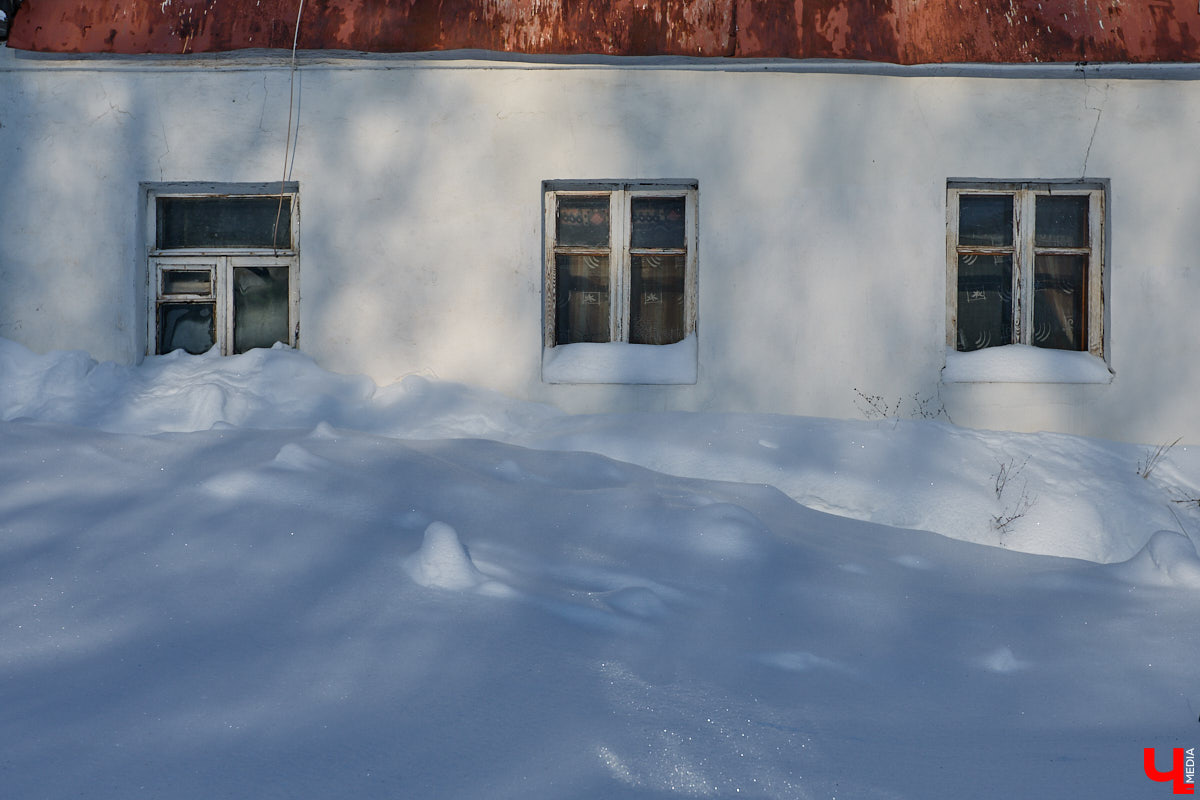 В нулевых улица Передний Боровок была плотно застроена частной недвижимостью. Пусть и небольшая, она насчитывала порядка 14 домиков. Один из них, под номером 10, принадлежал прапрадеду Анны Ефимовой. Сейчас строению почти 130 лет, и оно чудом уцелело при строительстве Лыбедской магистрали.