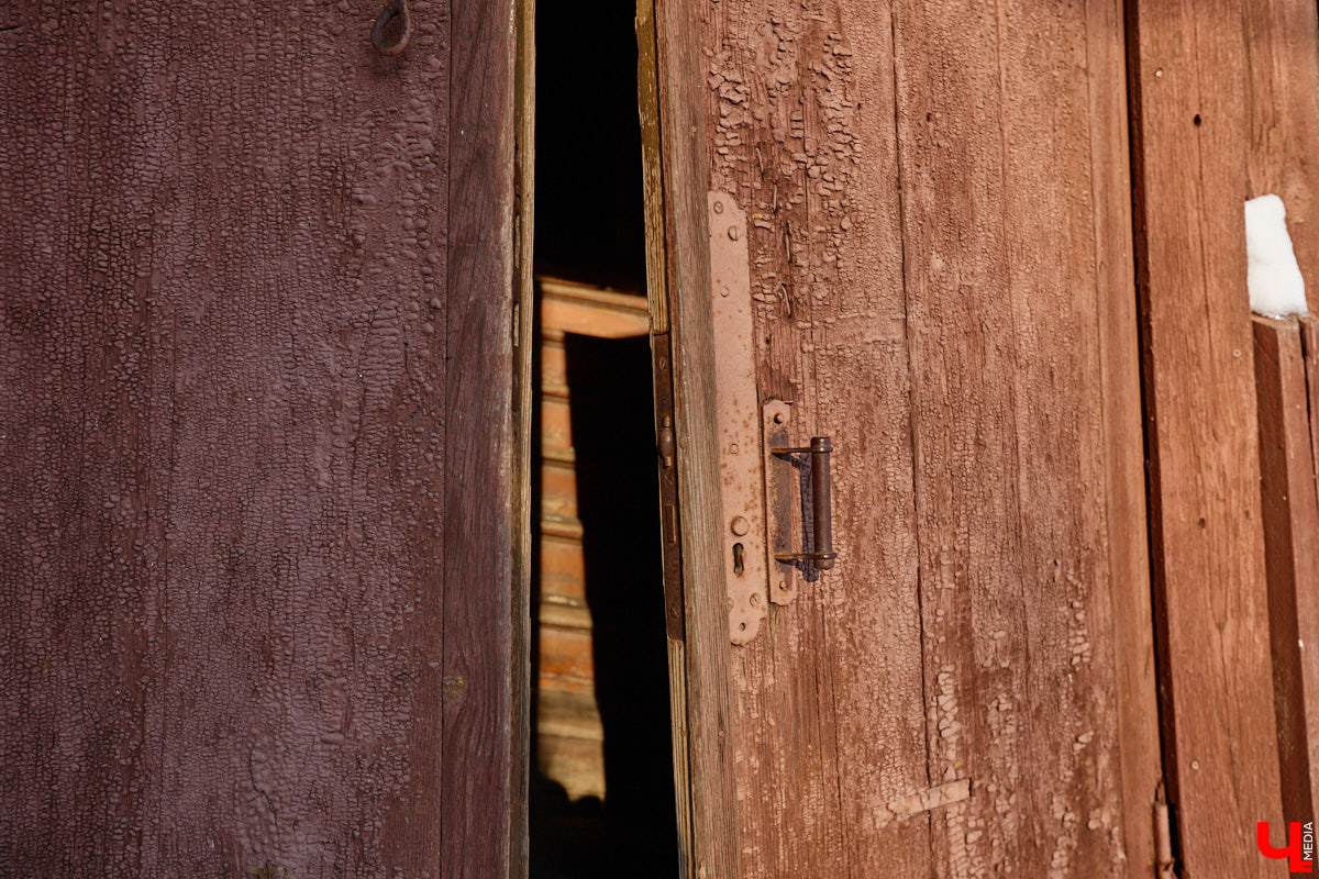 В нулевых улица Передний Боровок была плотно застроена частной недвижимостью. Пусть и небольшая, она насчитывала порядка 14 домиков. Один из них, под номером 10, принадлежал прапрадеду Анны Ефимовой. Сейчас строению почти 130 лет, и оно чудом уцелело при строительстве Лыбедской магистрали.