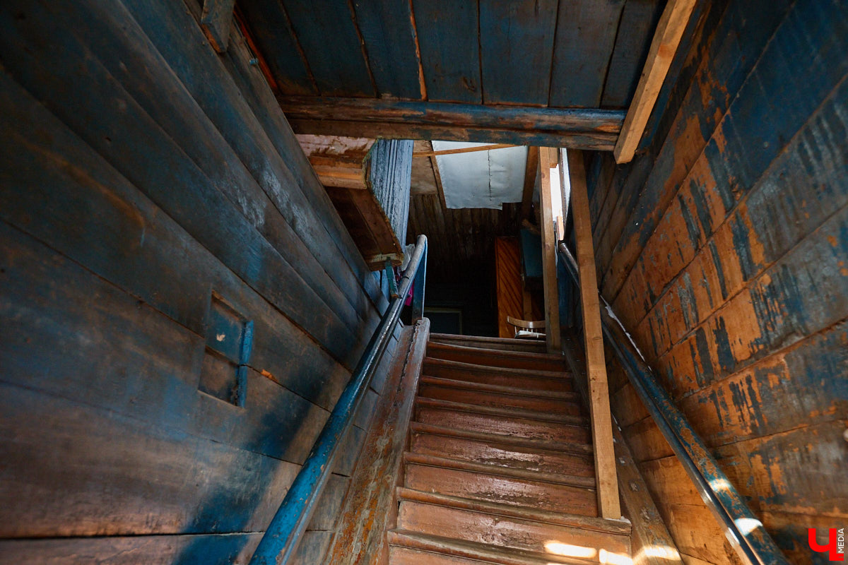 В нулевых улица Передний Боровок была плотно застроена частной недвижимостью. Пусть и небольшая, она насчитывала порядка 14 домиков. Один из них, под номером 10, принадлежал прапрадеду Анны Ефимовой. Сейчас строению почти 130 лет, и оно чудом уцелело при строительстве Лыбедской магистрали.