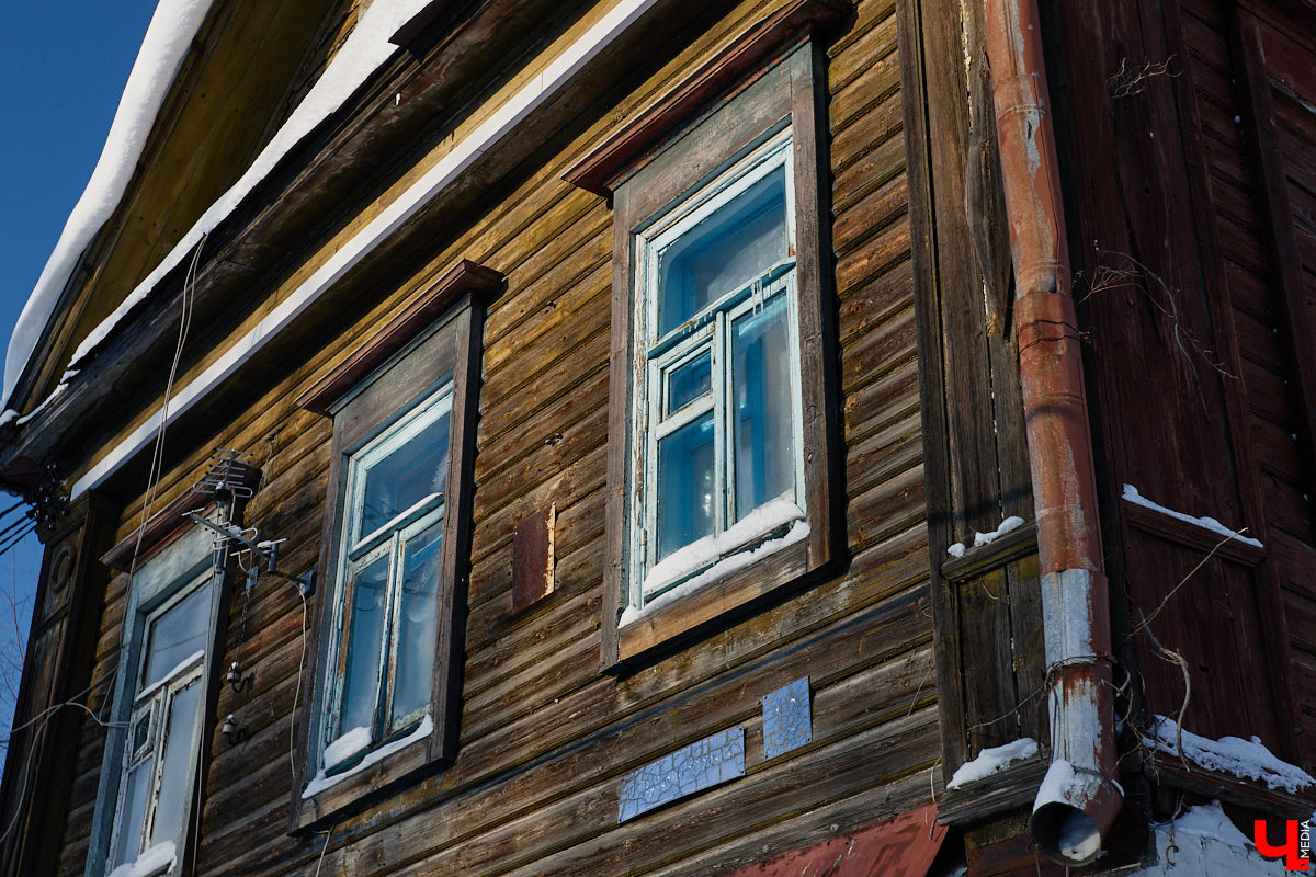 В нулевых улица Передний Боровок была плотно застроена частной недвижимостью. Пусть и небольшая, она насчитывала порядка 14 домиков. Один из них, под номером 10, принадлежал прапрадеду Анны Ефимовой. Сейчас строению почти 130 лет, и оно чудом уцелело при строительстве Лыбедской магистрали.