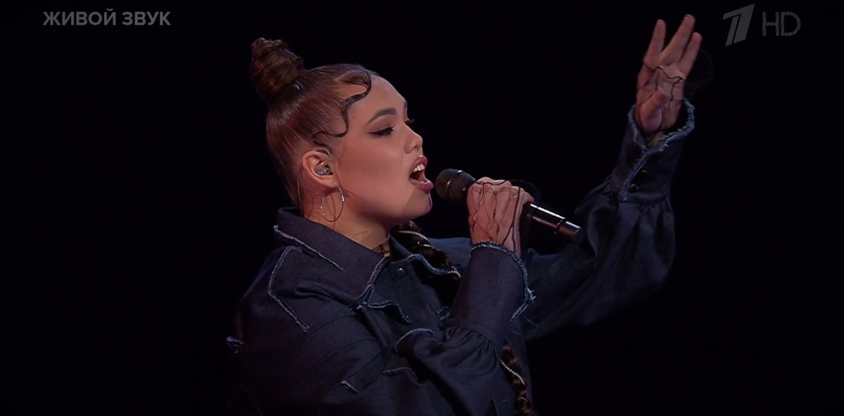 14-й сезон шоу взрослого «Голоса» стартовал 23 января, а значит, певцы со всей страны получили шанс пройти «слепые прослушивания» и побороться за победу в проекте. В их ряду оказалась 25-летняя Юлия Галкина из Владимира. Девушка в творчестве не новичок, поэтому показала всё, на что способна. И не зря, ведь ее выбрали сразу три наставника!