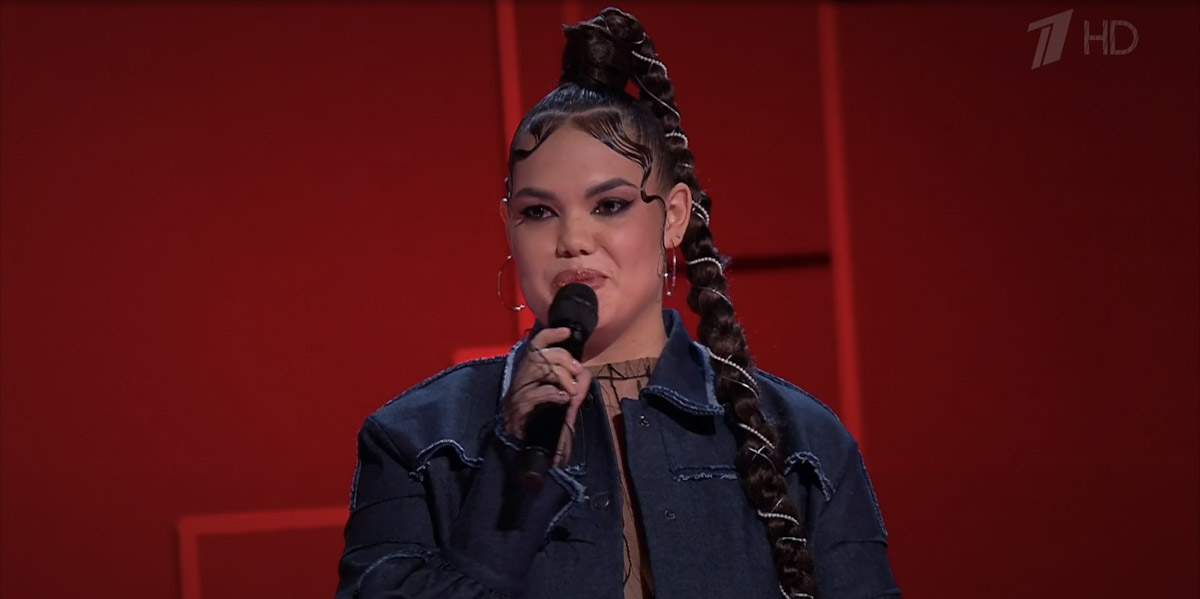 14-й сезон шоу взрослого «Голоса» стартовал 23 января, а значит, певцы со всей страны получили шанс пройти «слепые прослушивания» и побороться за победу в проекте. В их ряду оказалась 25-летняя Юлия Галкина из Владимира. Девушка в творчестве не новичок, поэтому показала всё, на что способна. И не зря, ведь ее выбрали сразу три наставника!