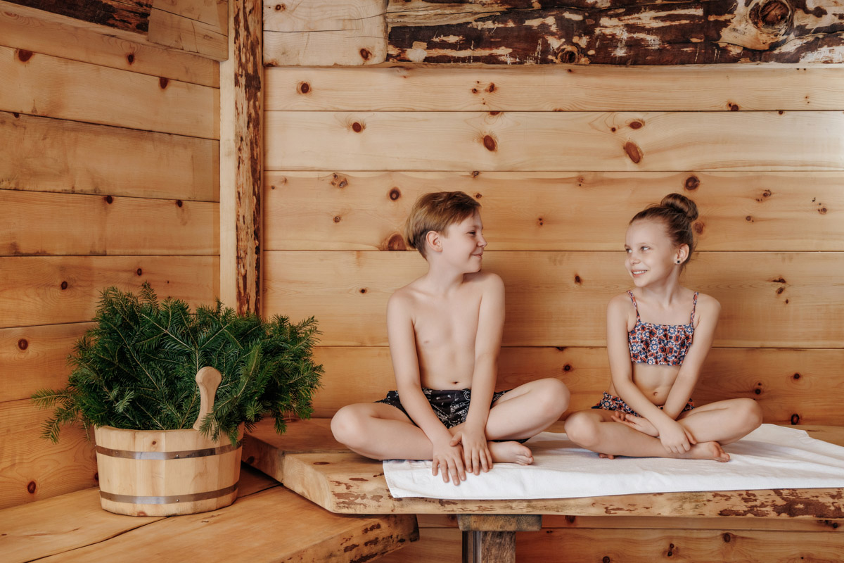 На территории ГТК «Суздаль» появилось уникальное пространство, где оживают вековые традиции парения. Свои двери готов распахнуть новый «Музей бань», включающий в себя пять атмосферных локаций. Каждая со своим нравом и жаром. Открытие точки притяжения пройдет в рамках банных выходных с 7 по 9 марта в «Суздаль Аква».