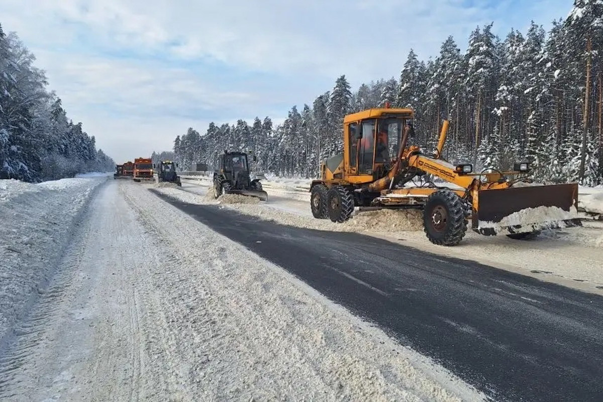 Проезд в общественном транспорте во Владимире с середины апреля может подорожать до 50 рублей. При этом условия в нем вряд ли можно назвать не то что идеальными, а хотя бы сносными. Жители областного центра регулярно жалуются на давку в автобусах, долгое ожидание нужного маршрута на остановках, а теперь еще и холод в троллейбусах. Все эти проблемы обещают решить в скором будущем. Как? Читайте и запоминайте, дабы потом сравнить ожидание и реальность.