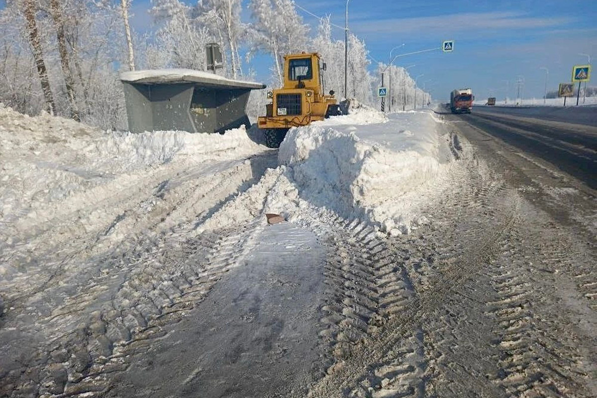 Проезд в общественном транспорте во Владимире с середины апреля может подорожать до 50 рублей. При этом условия в нем вряд ли можно назвать не то что идеальными, а хотя бы сносными. Жители областного центра регулярно жалуются на давку в автобусах, долгое ожидание нужного маршрута на остановках, а теперь еще и холод в троллейбусах. Все эти проблемы обещают решить в скором будущем. Как? Читайте и запоминайте, дабы потом сравнить ожидание и реальность.