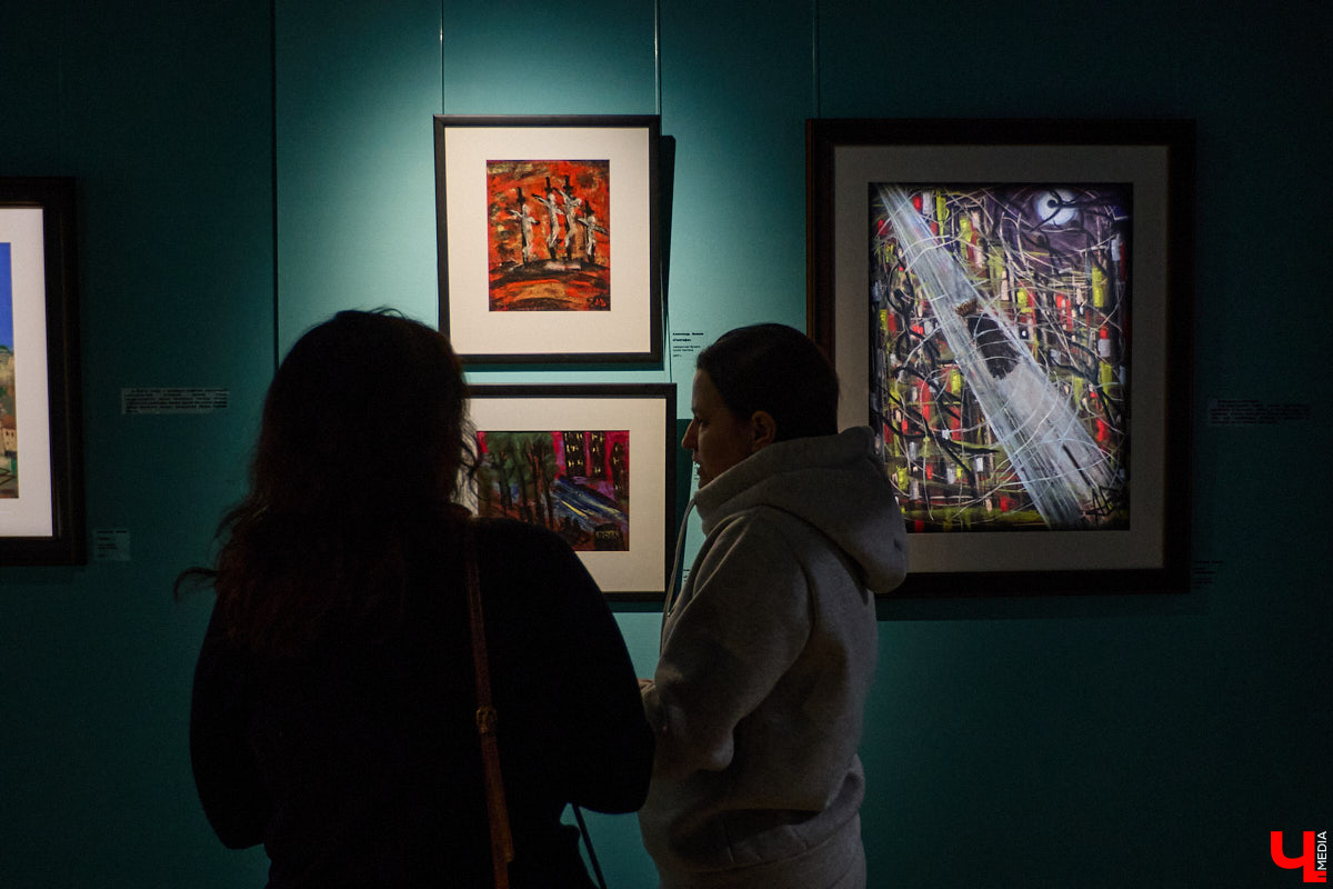 К 135-летию Михаила Булгакова в культурном пространстве «Галерея 4-6» открылась выставка, посвященная самому яркому произведению писателя. «Ключ-Медиа» прошел по выстроенным художниками смысловым лабиринтам и взглянул на роман «Мастер и Маргарита» другими глазами.