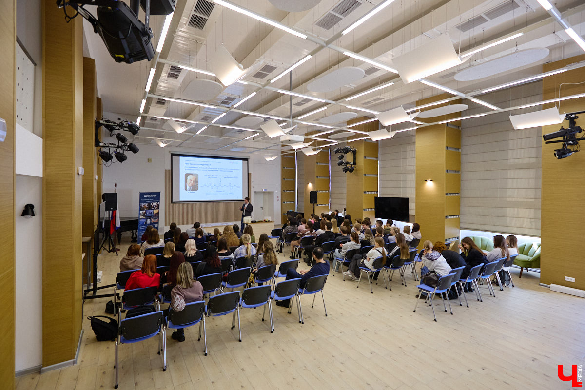 День науки — отличный повод узнать что-то новое. Специалисты компании «Дау Изолан» не остались в стороне и в стенах областной научной библиотеки на Дзержинского наглядно показали тем, кому только предстоит выбрать свою профессию, как из обычных компонентов рождаются полиуретаны — удивительные материалы с уникальными свойствами. 