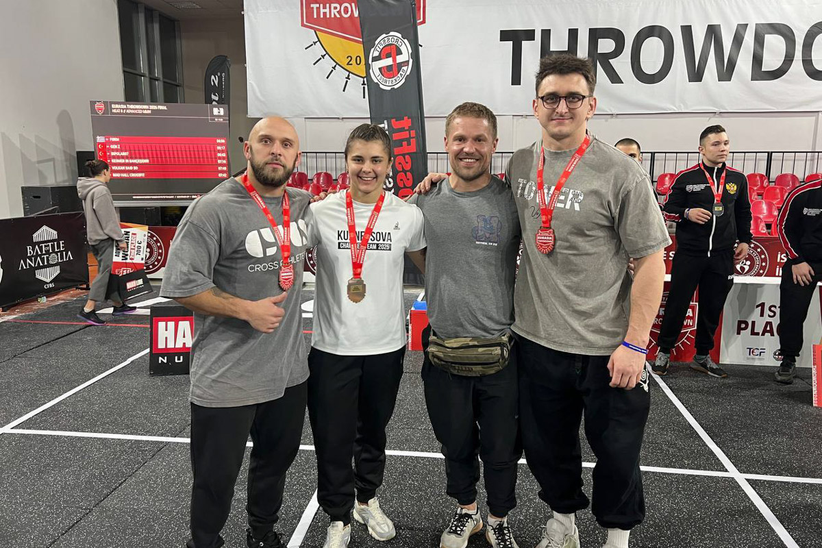 Бег, канат, бёрпи, поднятие тяжестей: соревнования по кроссфиту, бесспорно, одни из самых зрелищных. 7 и 8 февраля в Стамбуле прошел международный турнир Eurasia Throwdown, где среди десятков чемпионов силу и выносливость продемонстрировали три владимирские атлетки.