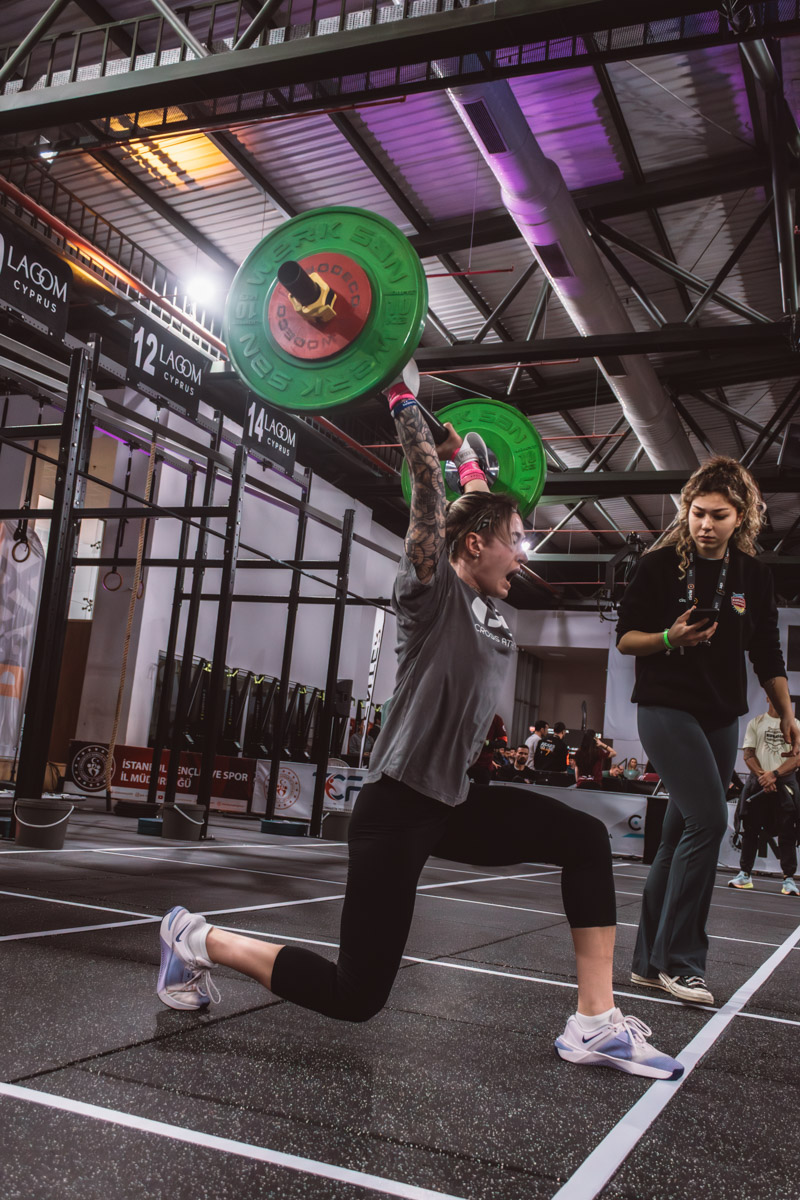 Бег, канат, бёрпи, поднятие тяжестей: соревнования по кроссфиту, бесспорно, одни из самых зрелищных. 7 и 8 февраля в Стамбуле прошел международный турнир Eurasia Throwdown, где среди десятков чемпионов силу и выносливость продемонстрировали три владимирские атлетки.