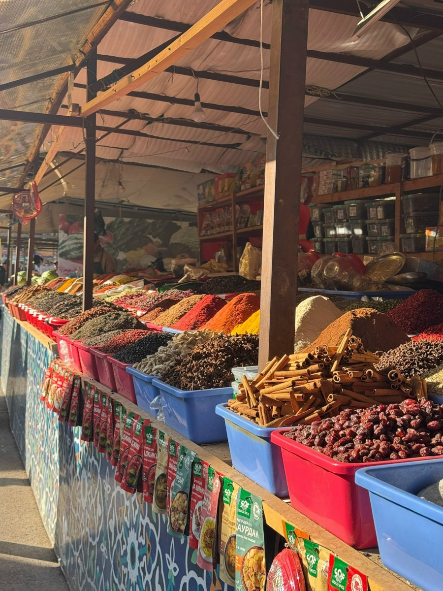 Три дня новогодних каникул Анастасия Никольская и ее молодой человек провели в Узбекистане. Пара летела за новыми впечатлениями, но одной из главных целей путешествия был концерт любимого артиста — Тилля Линдеманна. «Ключ-Медиа» узнал, как ребята провели уикенд в колоритном Ташкенте.