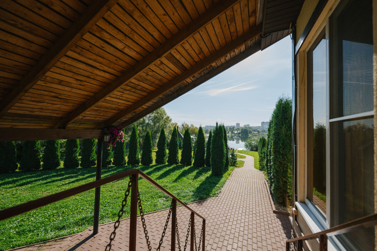 Вы задумывались, как отметить свой день рождения по-особенному? Устроить такой праздник, который точно останется в памяти на долгое время. Кафе и ресторанами никого не удивишь, да и порой там слишком дорого, шумно и тесно. Поэтому лучше рассмотреть новый, современный вариант. Организовать торжество в экопространстве на берегу водохранилища Содышка предлагает барбекю-парк «Зеленый мыс»!