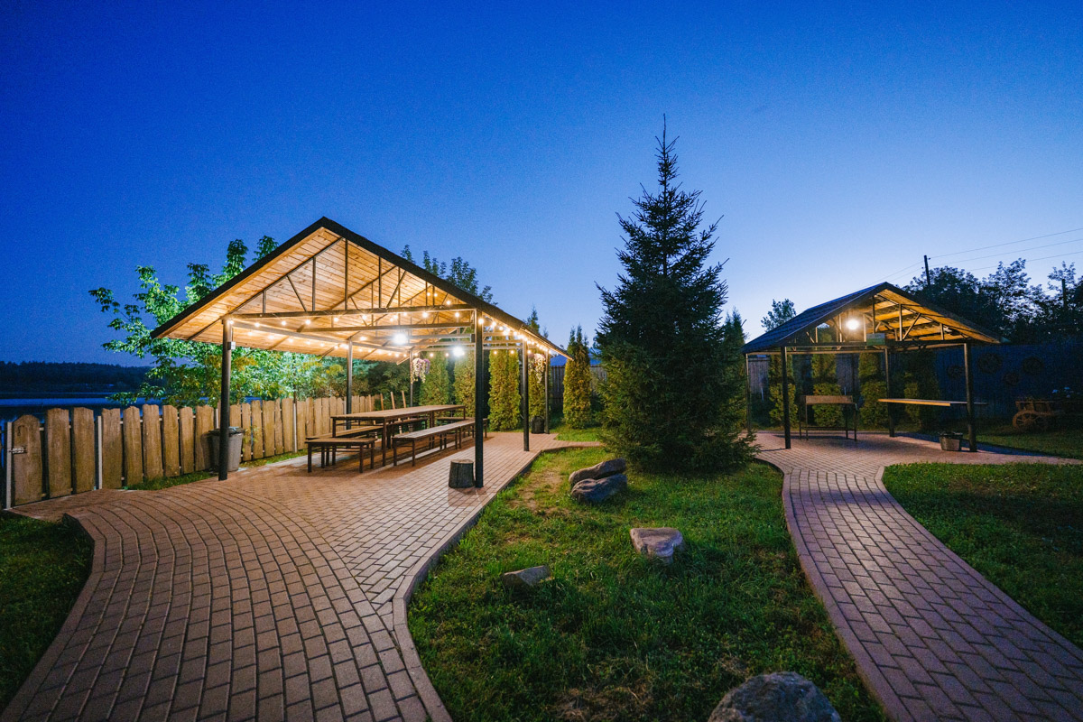 Вы задумывались, как отметить свой день рождения по-особенному? Устроить такой праздник, который точно останется в памяти на долгое время. Кафе и ресторанами никого не удивишь, да и порой там слишком дорого, шумно и тесно. Поэтому лучше рассмотреть новый, современный вариант. Организовать торжество в экопространстве на берегу водохранилища Содышка предлагает барбекю-парк «Зеленый мыс»!