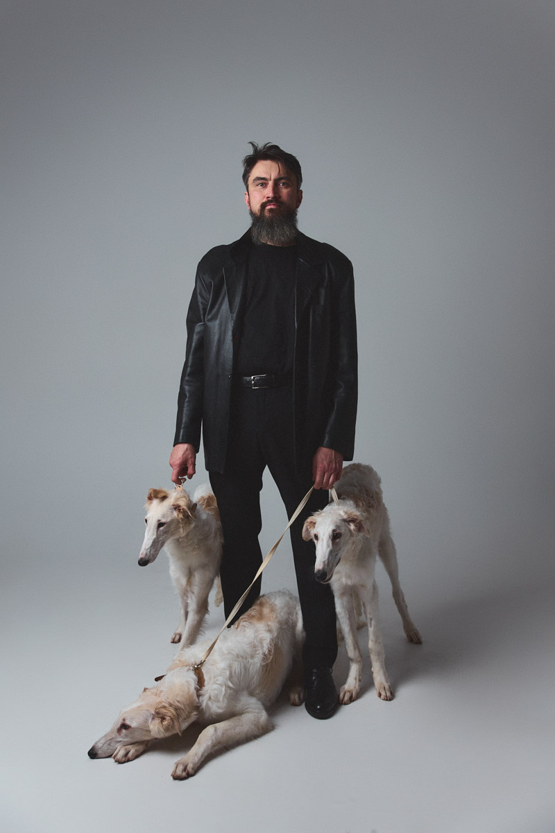 Как представители сильного пола бьются над тайной, о чем думают женщины, так и дамы не сошлись во мнении, какой он — настоящий мужчина. В попытке разобраться в этом вопросе «Ключ-Медиа» собрал воедино харизматичных джентльменов Владимира, а потом спросил героев и их половинок о качествах истинных мачо.